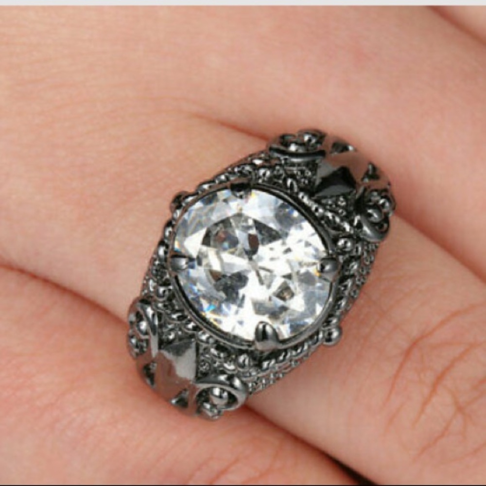 Beautiful ring size 7